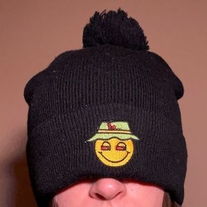 Stoney smile puff hat